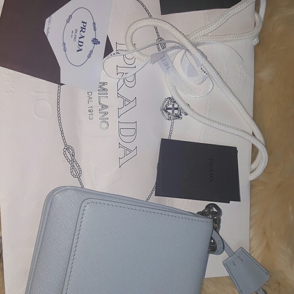 Prada - Picture 5 of 8