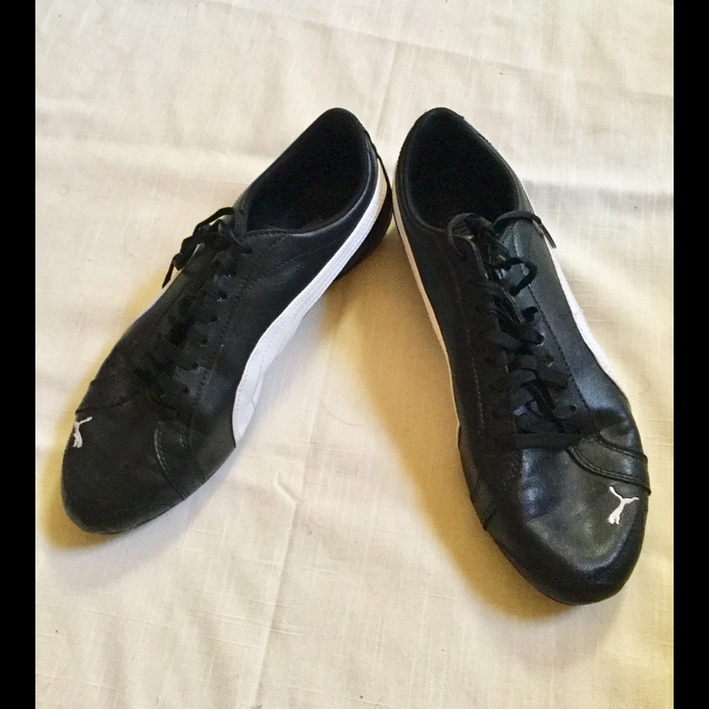 Light, fast authentic Pumas. SALE CCO!