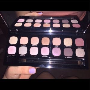 Eyeshadow rose palette