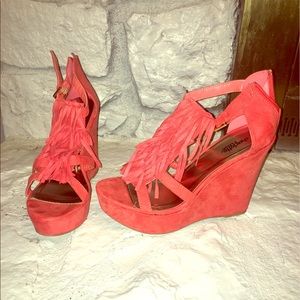Coral Fringe Wedges