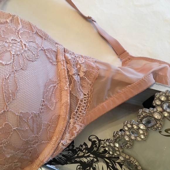 Victoria's Secret Body by Victoria Bra - Picture 4 of 5