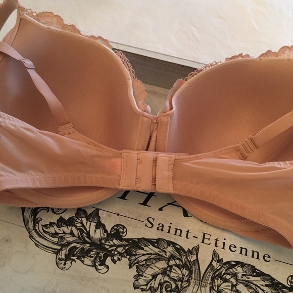 Victoria's Secret Body by Victoria Bra - Picture 5 of 5