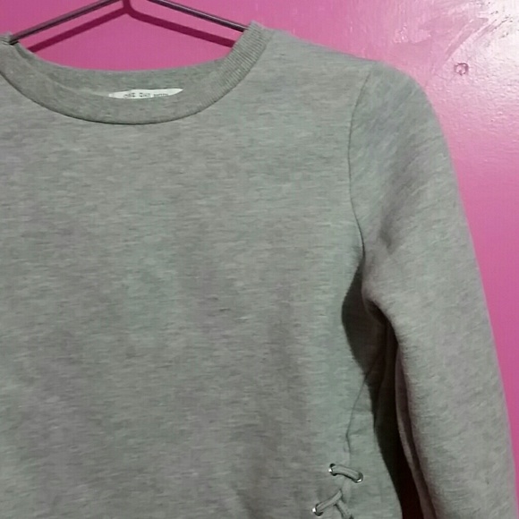 One day petite gray laced sweatshirt - Picture 2 of 6