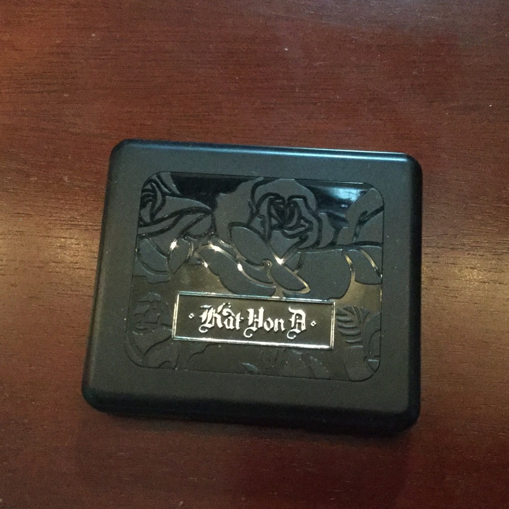 KAT VON D BLUSH