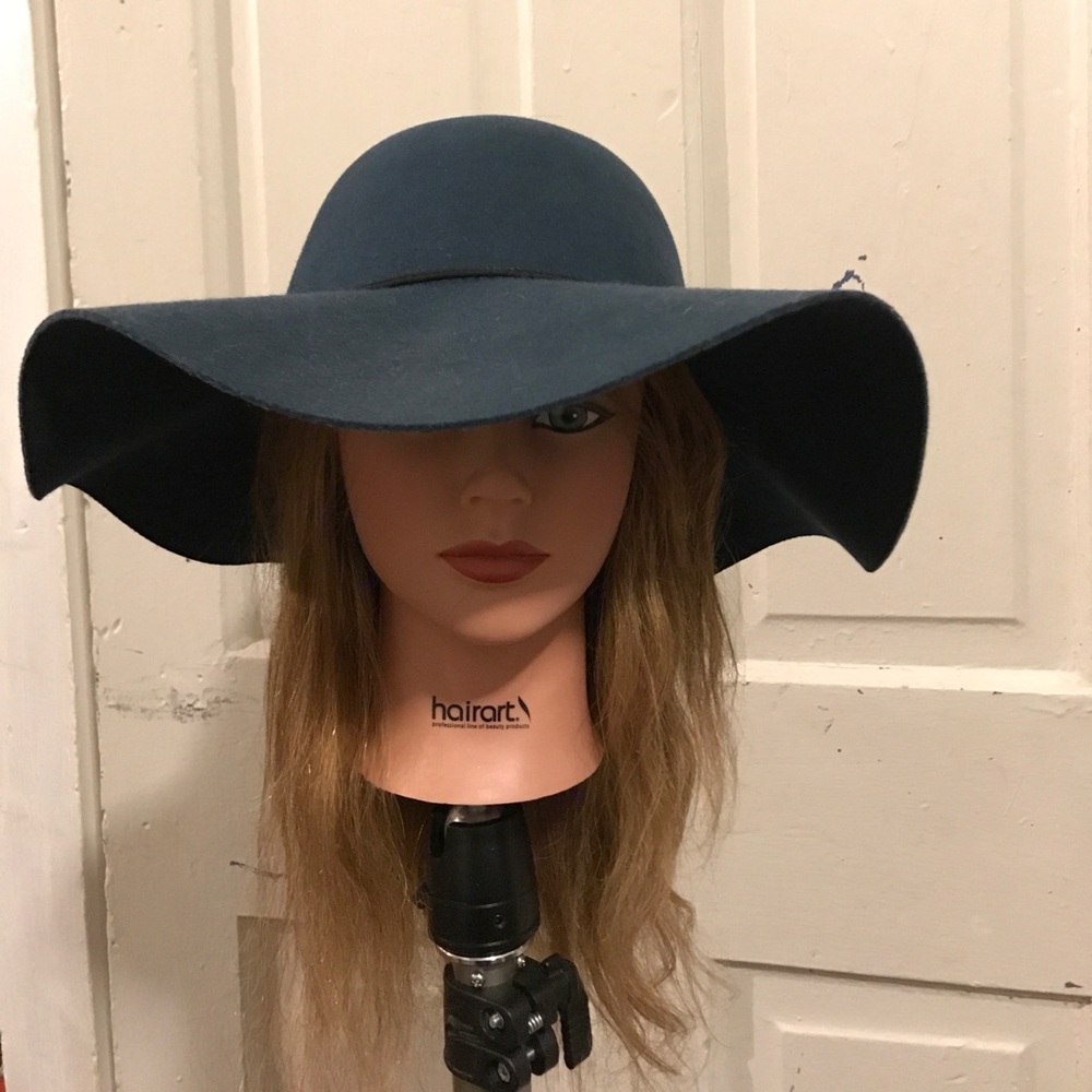 Kooringal wool floppy hat
