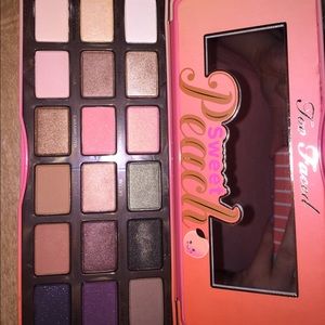 Eyeshadow peach palette