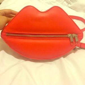 Lip crossbody bag