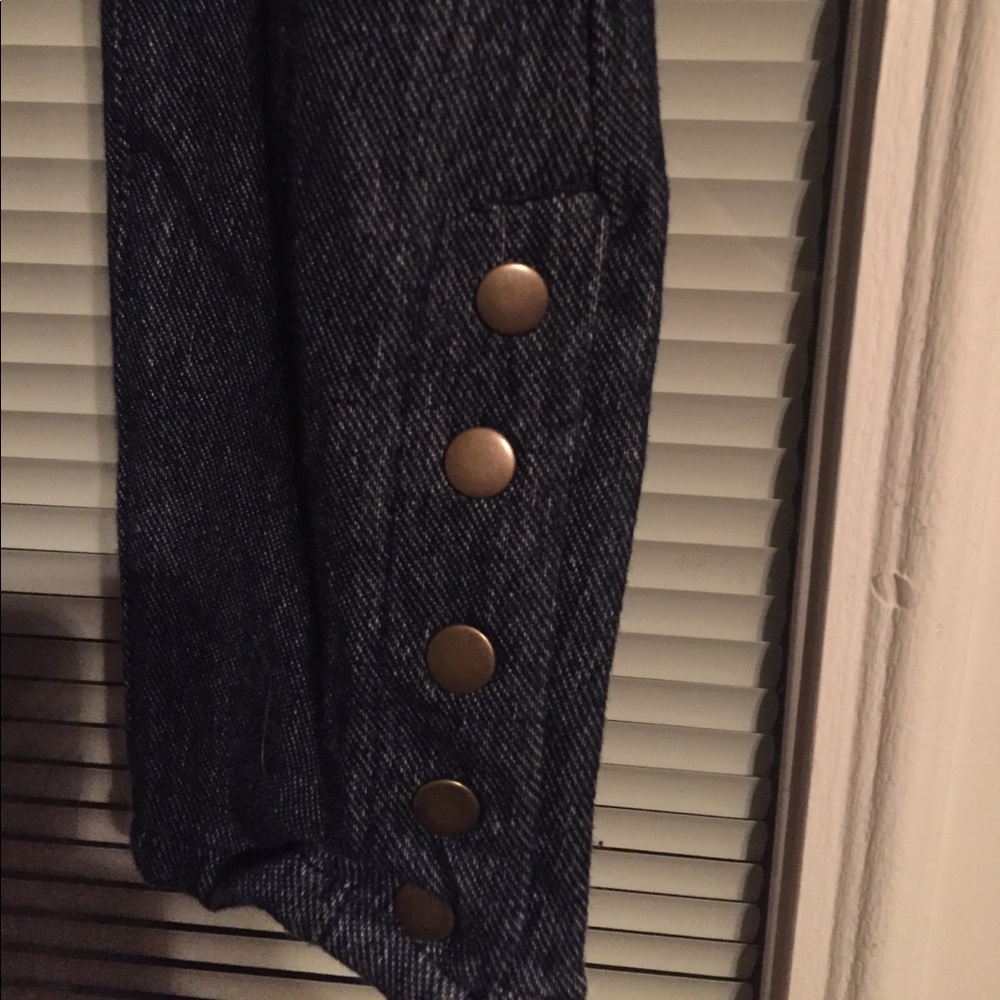 Roxy Jean - Picture 2 of 4