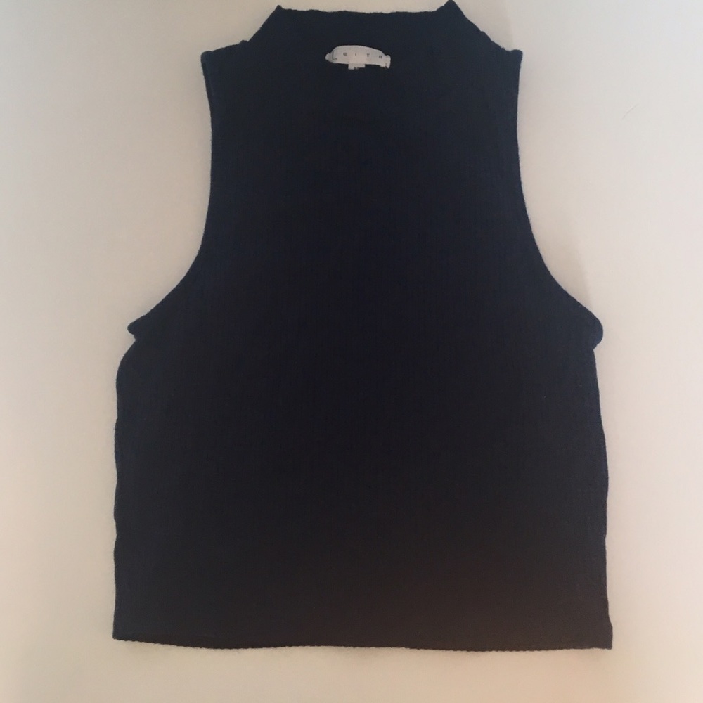 Ribbed navy blue crop top