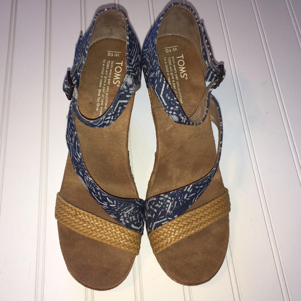 New Toms Wedges! Size 10
