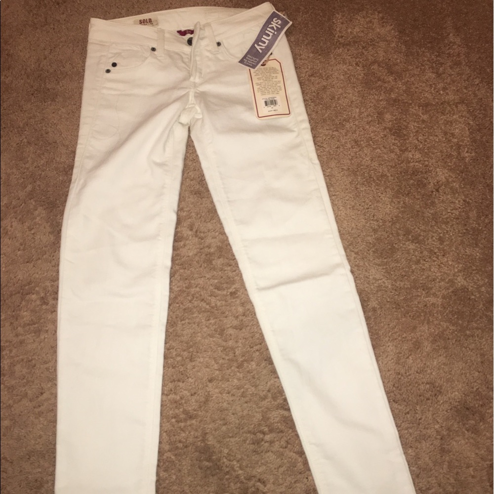 White skinny jeans