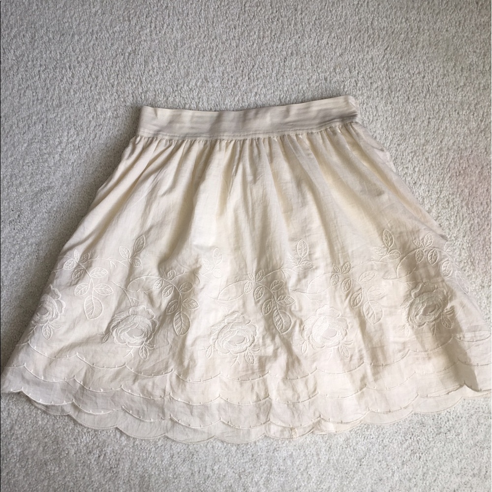 Forever 21 cream scallop skirt