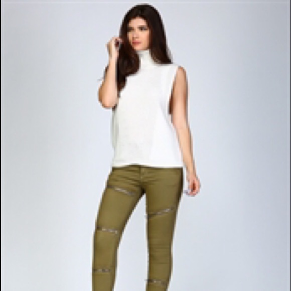 Sleeveless Turtleneck Sweater - Picture 2 of 3