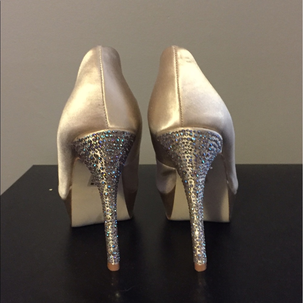 Steve Madden Champagne pumps