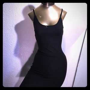 BASIC BLACK MIDI DRESS