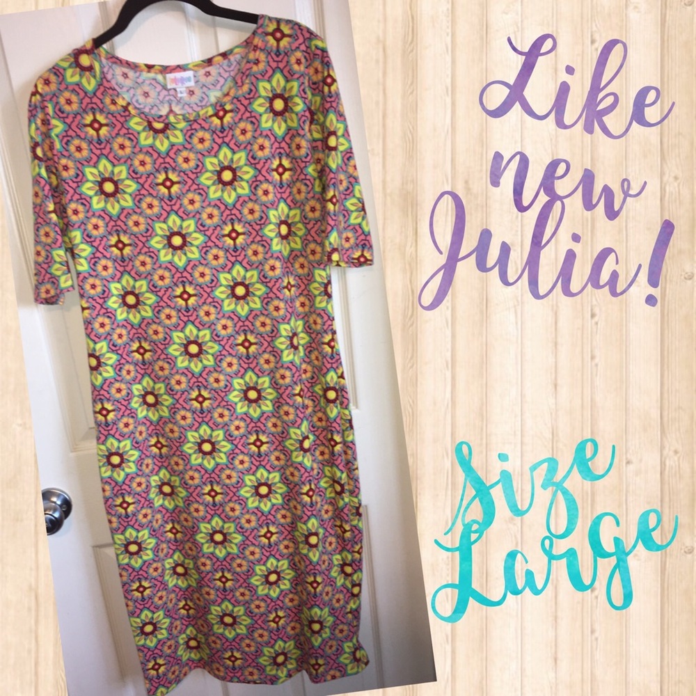 Like New- LuLaRoe Julia sz large!