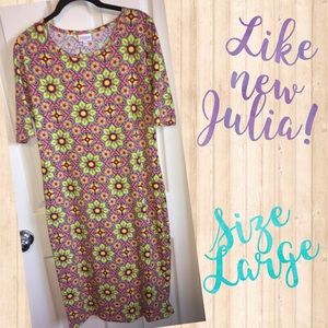 Like New- LuLaRoe Julia sz large!