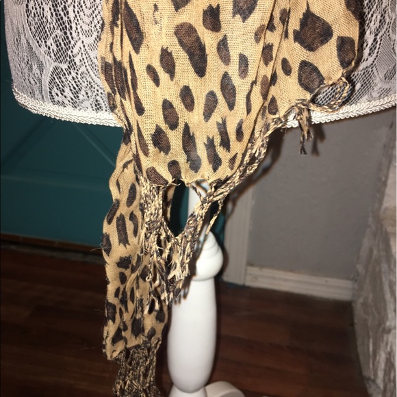 LEOPARD SCARF 💛 - Picture 2 of 2