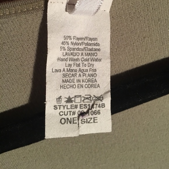 Very girly dress with peacock design - Picture 4 of 6