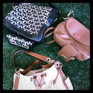 Authentic Michael Kors tote w/matching wallet