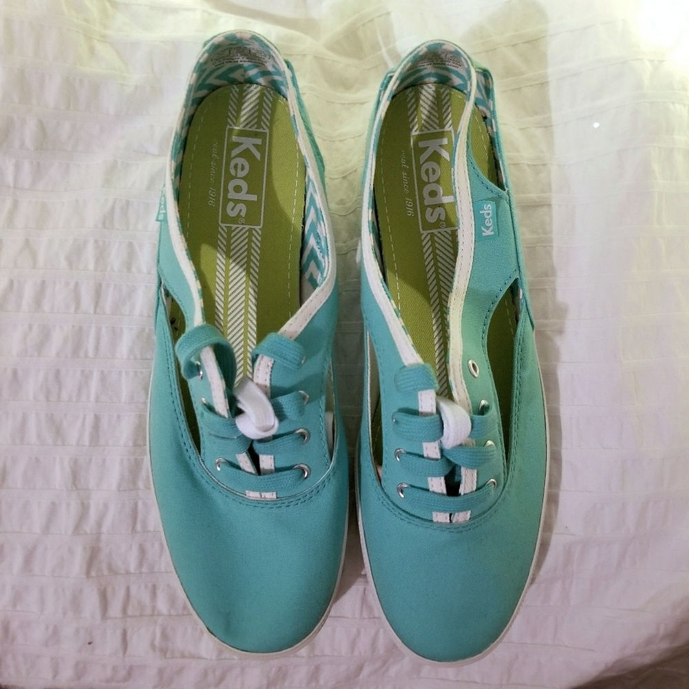 Cool cutout Keds