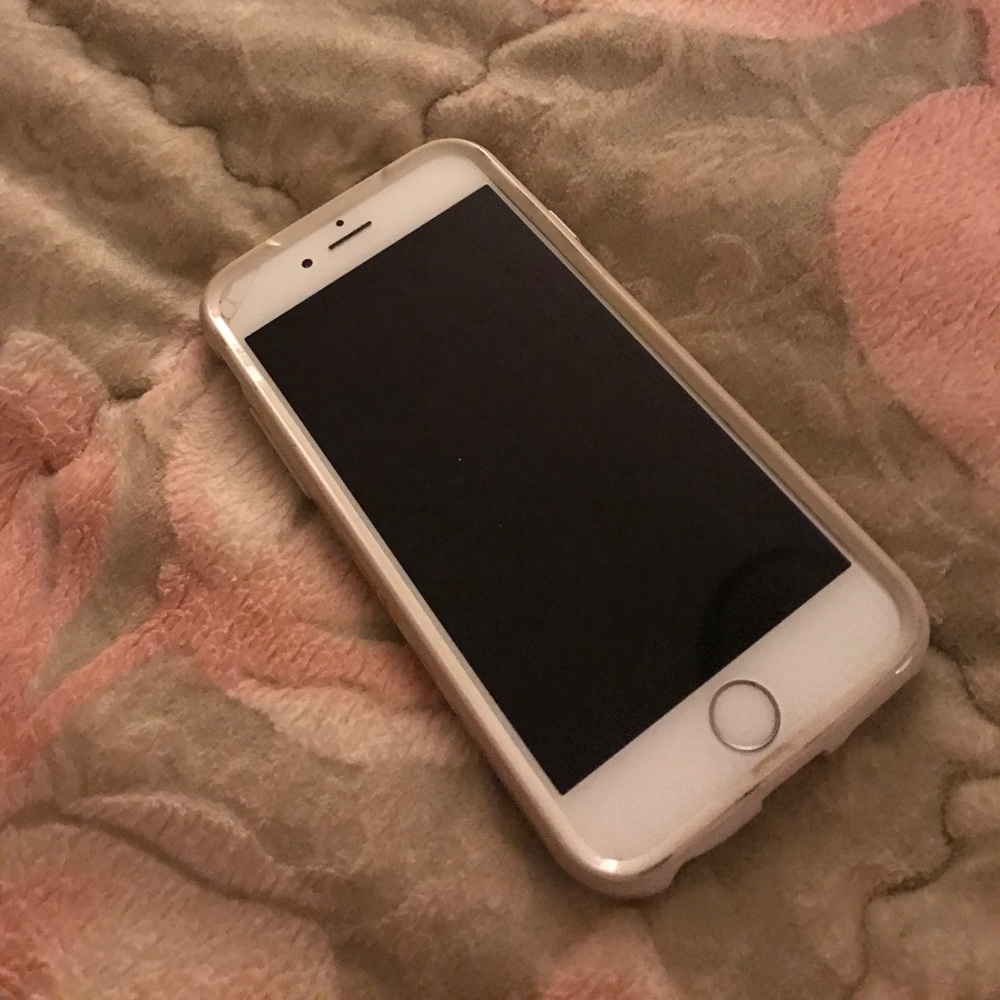 White iPhone 6- comes w. $50 bamboo pearl case!