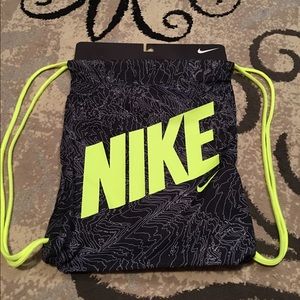 Nike drawstring bag! Black and yellow-green
