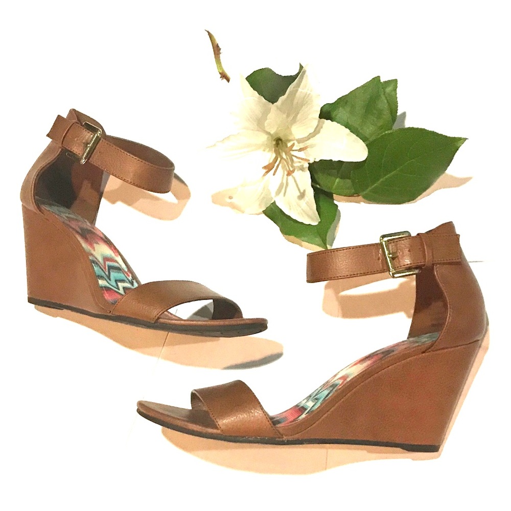 ✨flash sale✨American Eagle Platform Heels