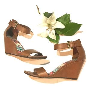 ✨flash sale✨American Eagle Platform Heels