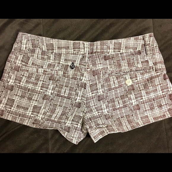 Volcom shorts - Picture 2 of 4