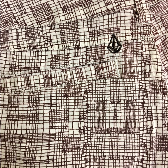 Volcom shorts - Picture 3 of 4