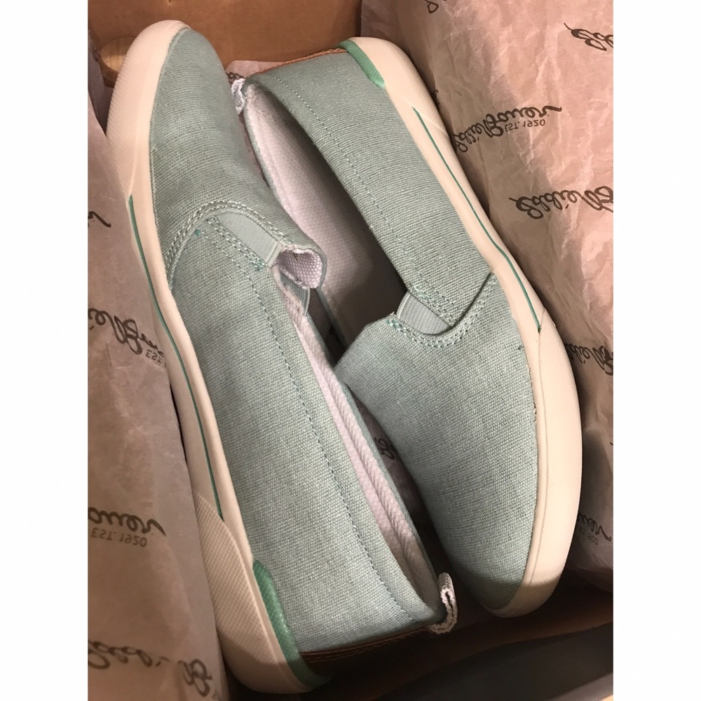 Eddie Bauer slip on shoes