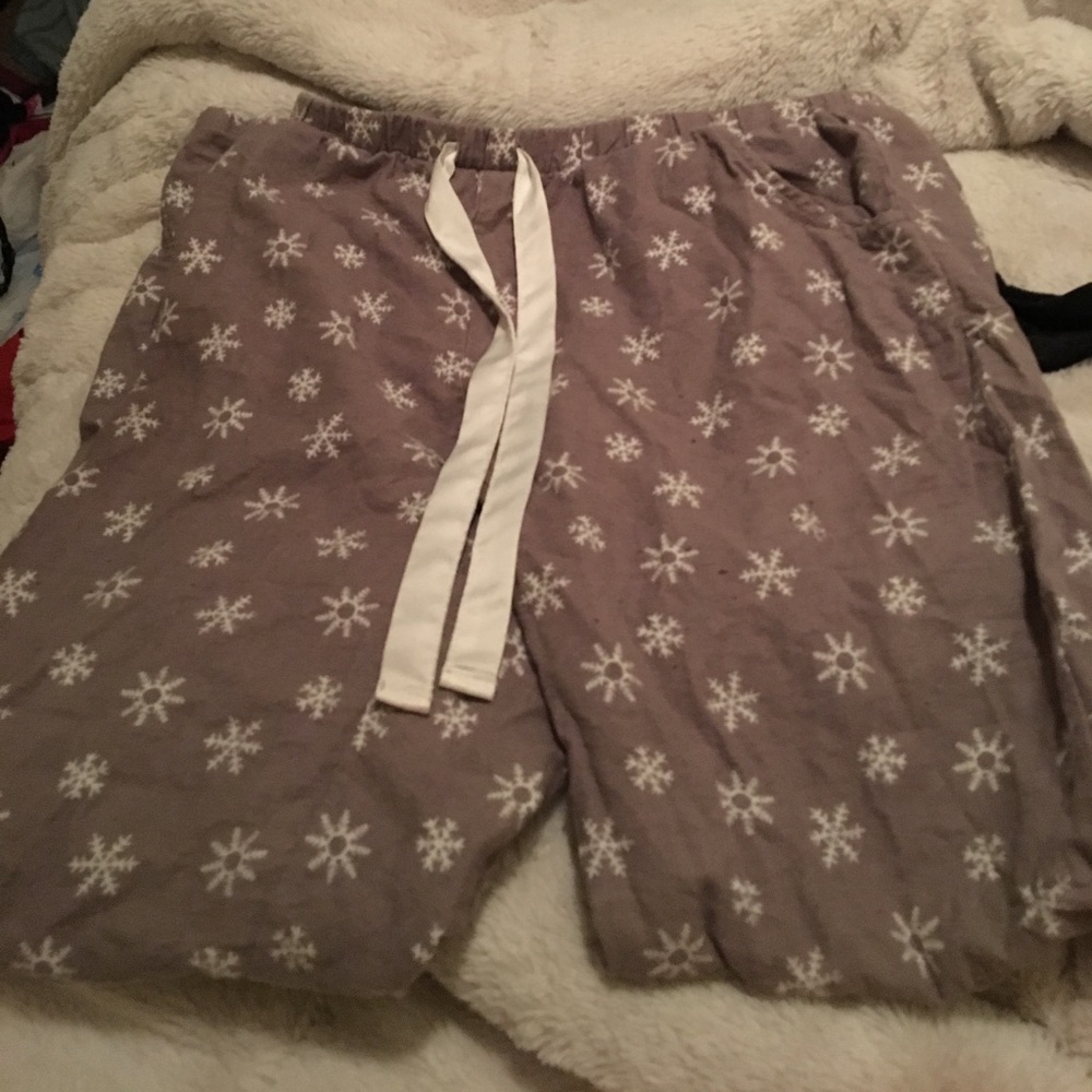 Forever  21 Snowflake Pajama Pants