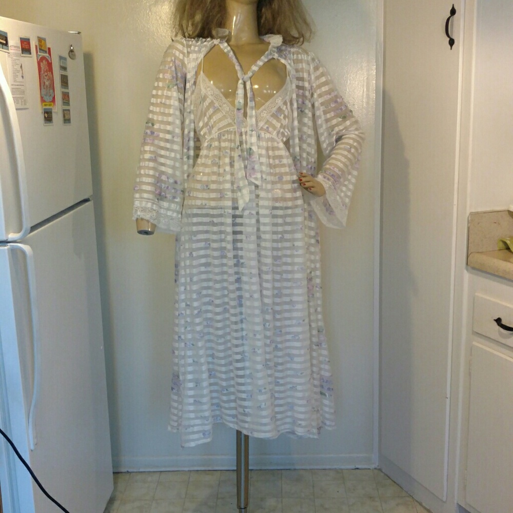 Women's Vintage Peignoir Nightgown/Lingerie Sz L