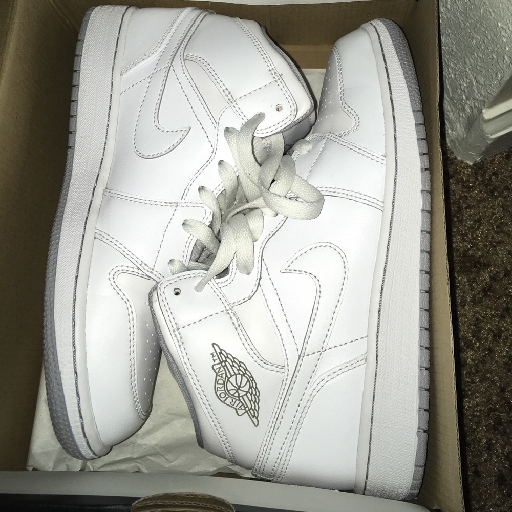 Air Jordan Mid 1
