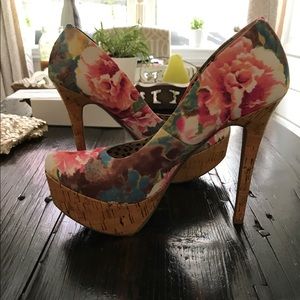 Jessica Simpson floral print pumps