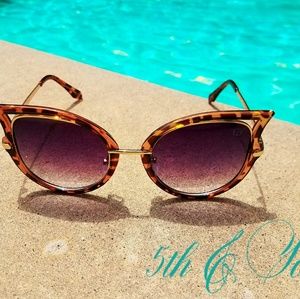 LEOPARD PRINT SUNGLASSES