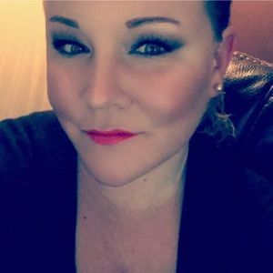 Meet your Posher, Cassandra