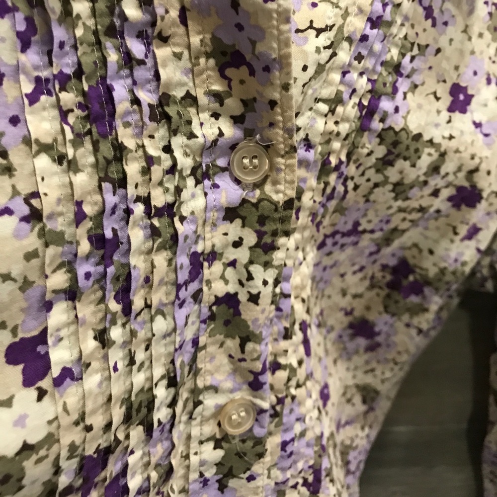 NY&Co floral 🌸💜 button down collared shirt