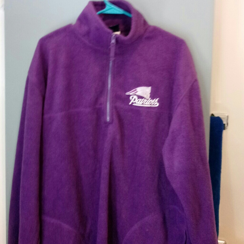 Patriots zip up
