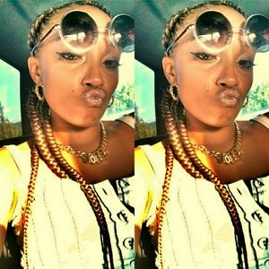 Meet your Posher, Kendra