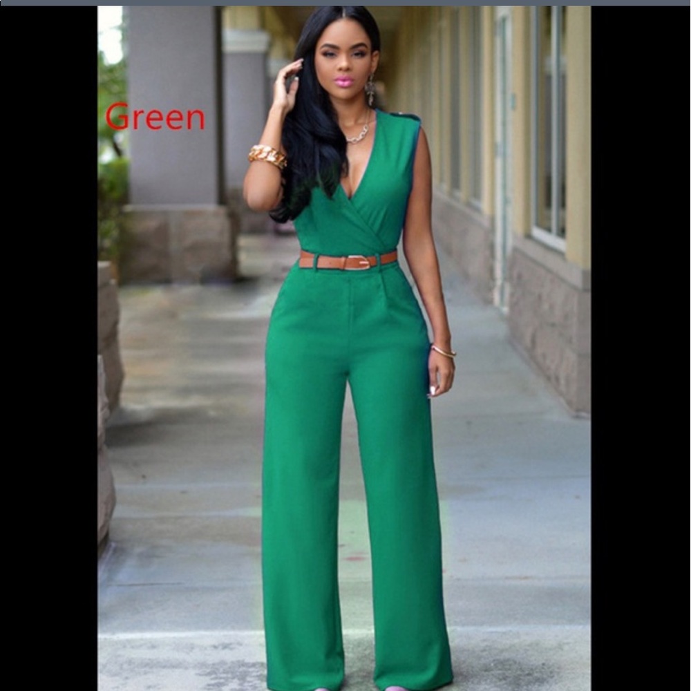 Green jumpsuit, very cute, never worn, size M