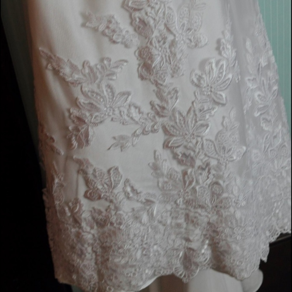 Casa Blanca Wedding Dress - Picture 2 of 8