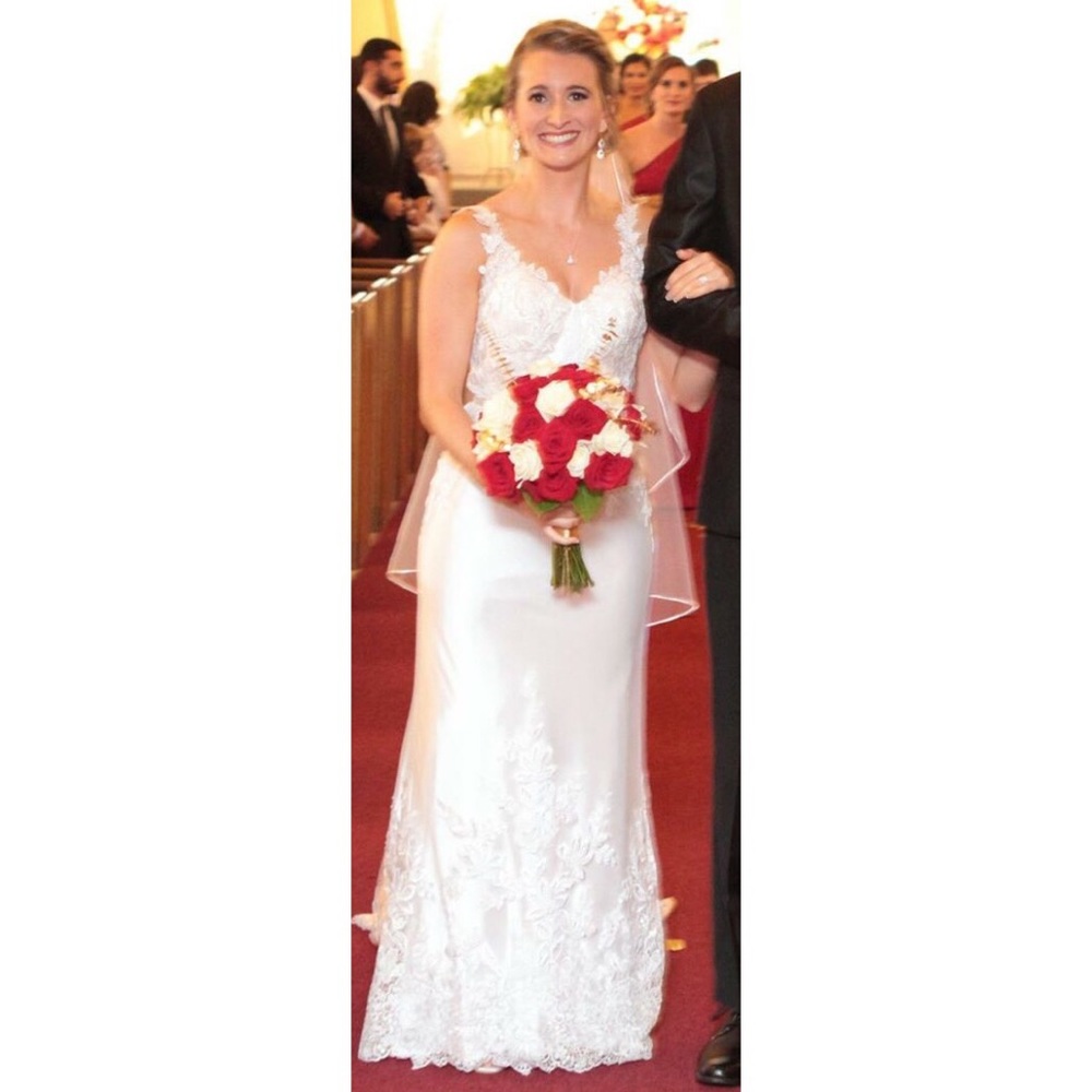 Casa Blanca Wedding Dress - Picture 5 of 8