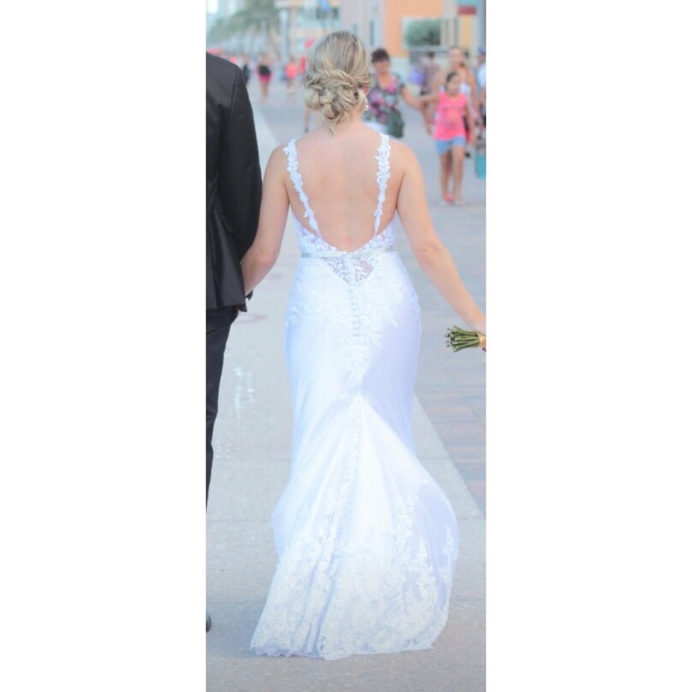 Casa Blanca Wedding Dress - Picture 6 of 8