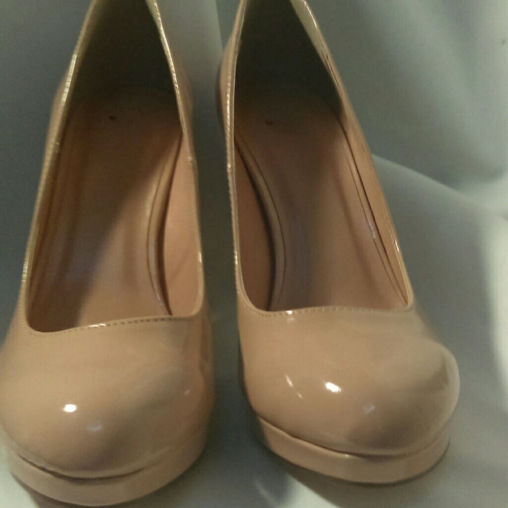 NEW cute  patent leather pumps