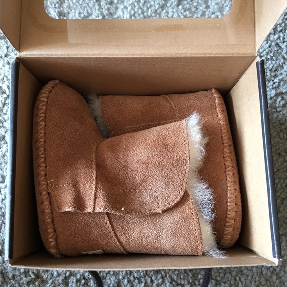 Baby UGG Cayden Boots - size 2/3 (6-12 months) - Picture 3 of 4