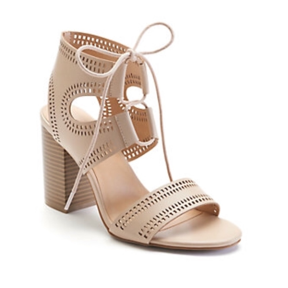 Absolutely adorable lace up heels