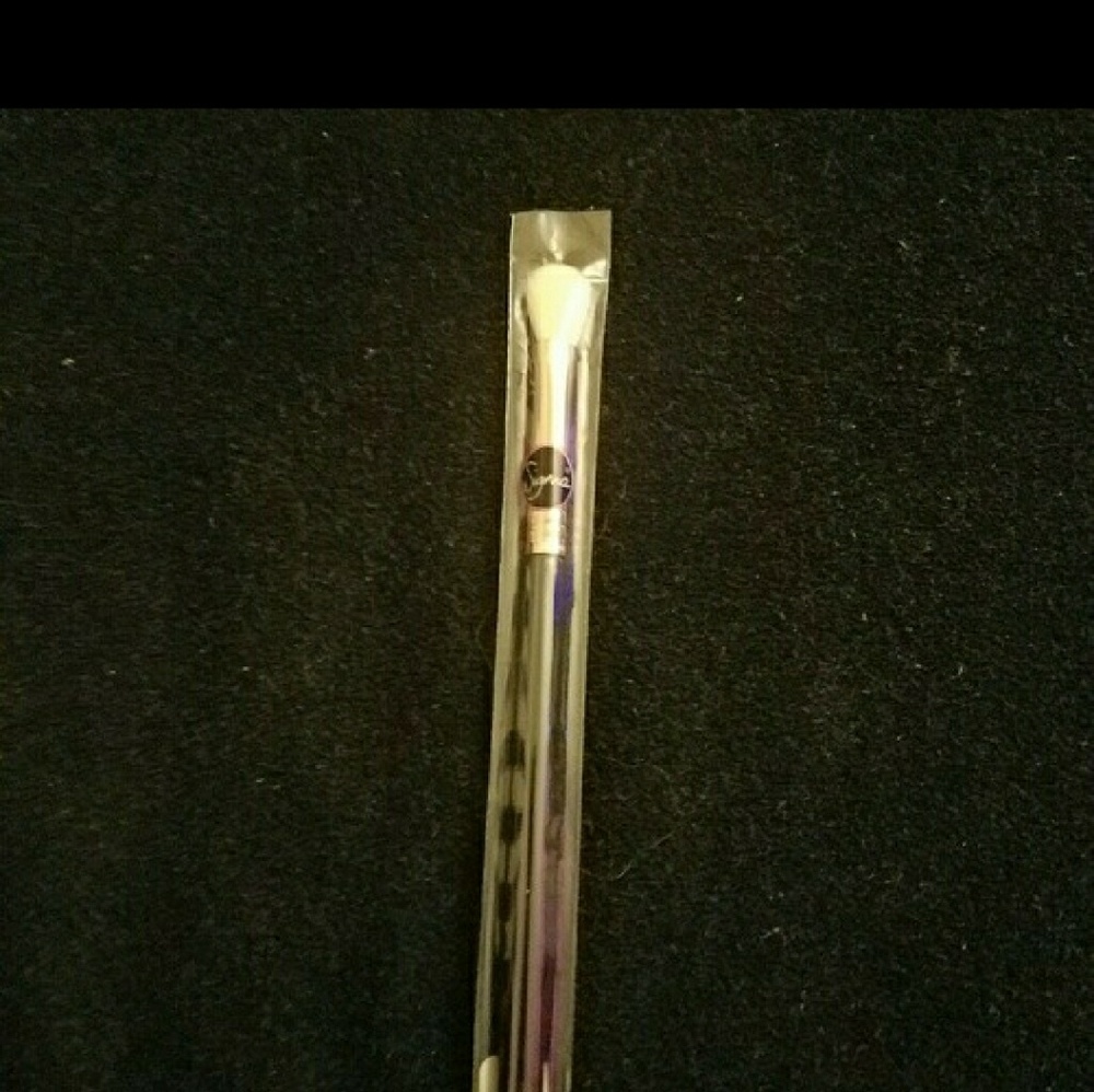 E25