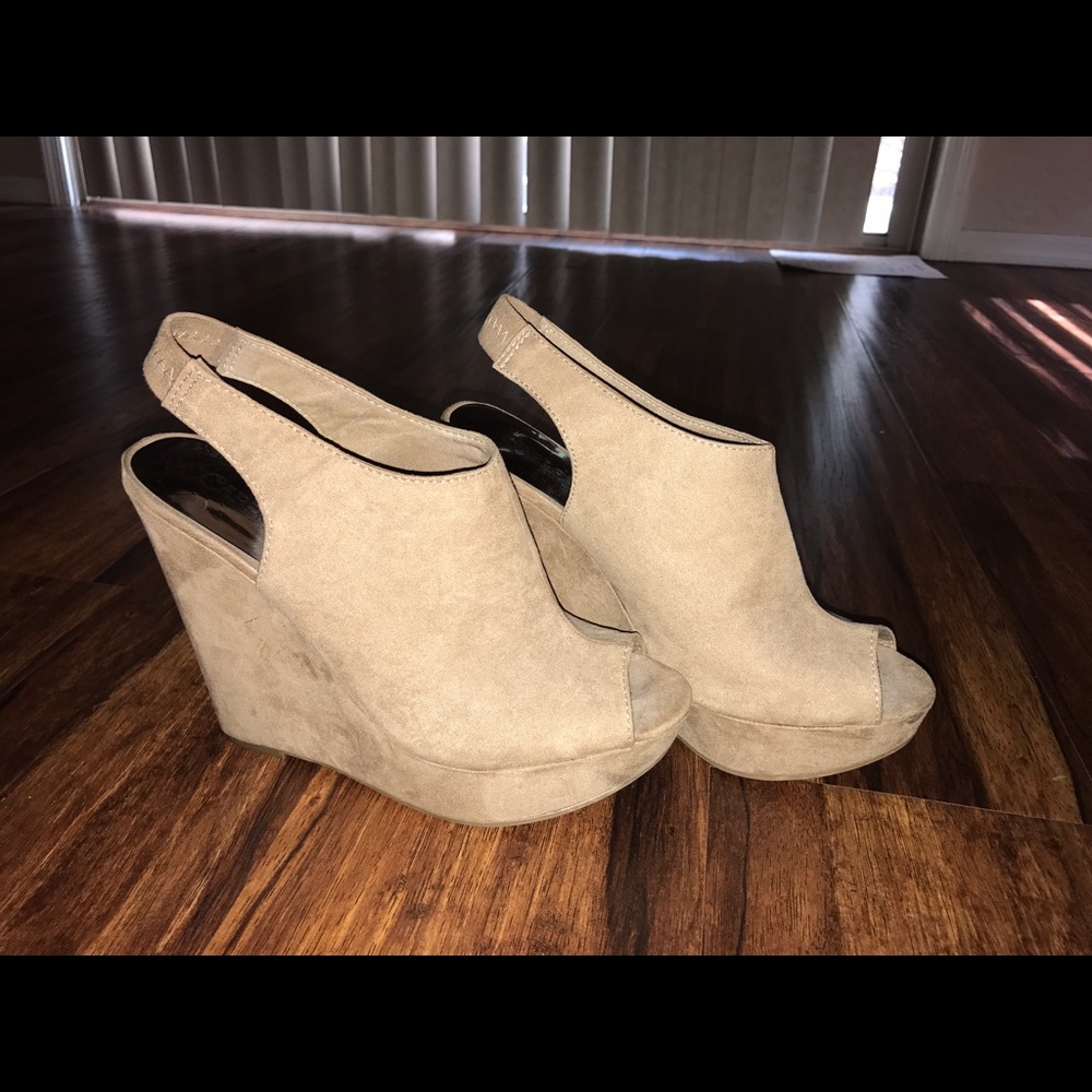 Carlos Santana beige Wedge